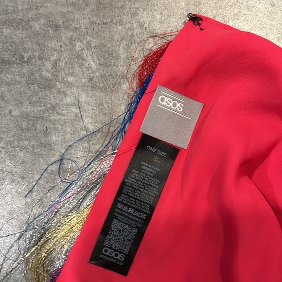 ASOS DESIGN - Mulit-color Holographic Fringe Tassel Cape - One Size - Picture 5 of 7